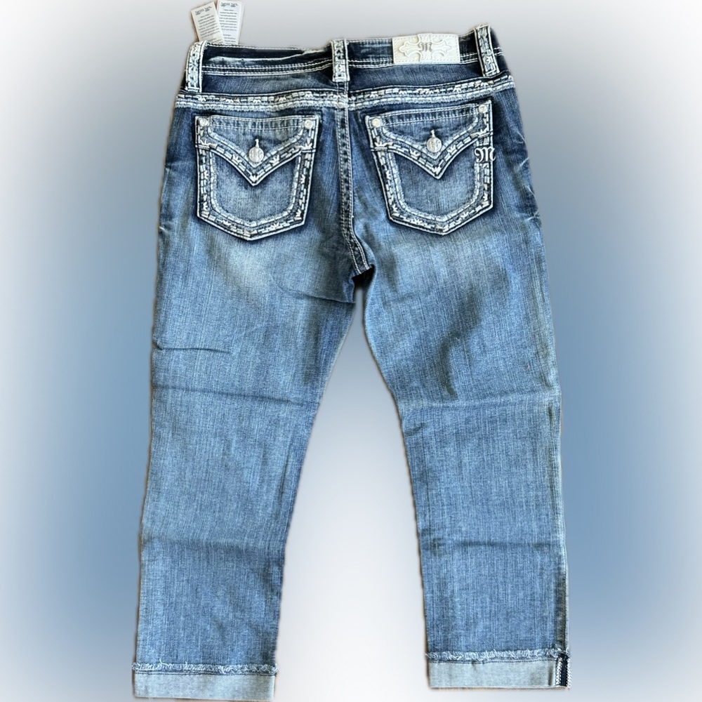 Miss Me size 29 capri with top stitch and bling.